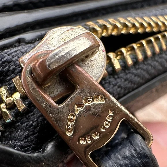 Coach Midnight Crossgrain Leather Vintage Wallet with zip inside pocket - Picture 6 of 11